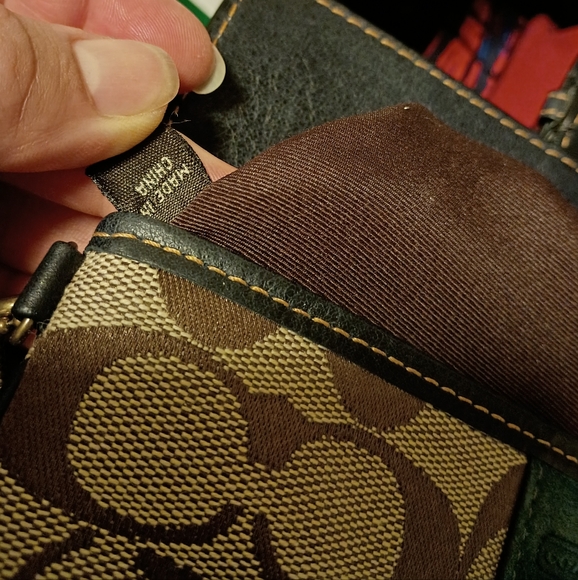 Coach Special Edition Fall 2004 Leather Signature C Wristlet Purse Buckle - Picture 11 of 11